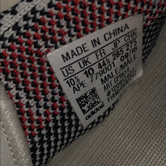 Adidas Yeezy - Picture 4 of 10